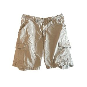 Wrangler Men’s Cargo Shorts with Elastic Waist in Beige/Khaki